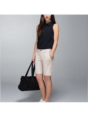Lululemon Women’s Club Golf Tennis Bermuda Shorts in Light Beige- Size 8